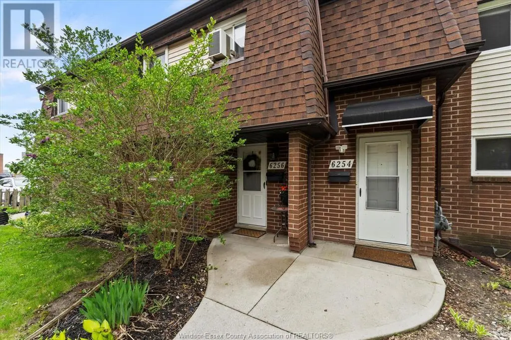 6256 Roseville Garden Dr, Windsor