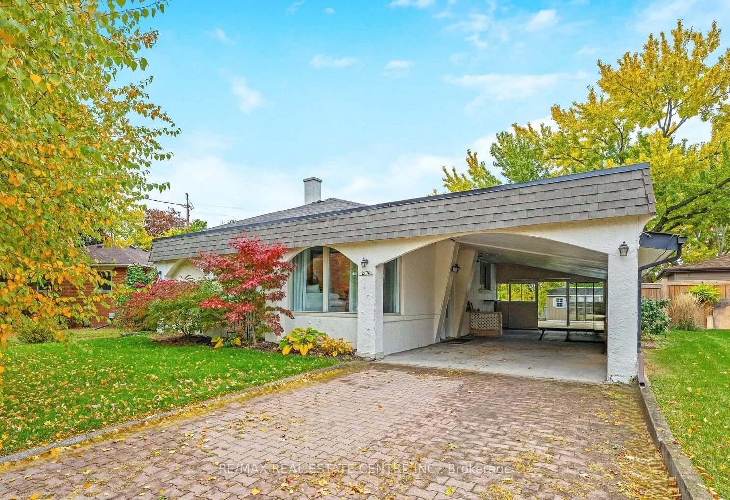 2176 Sunnydale Drive, Burlington